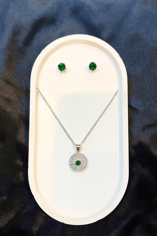 Emerald Radiance – Silver Pendant & Stud Earrings Set